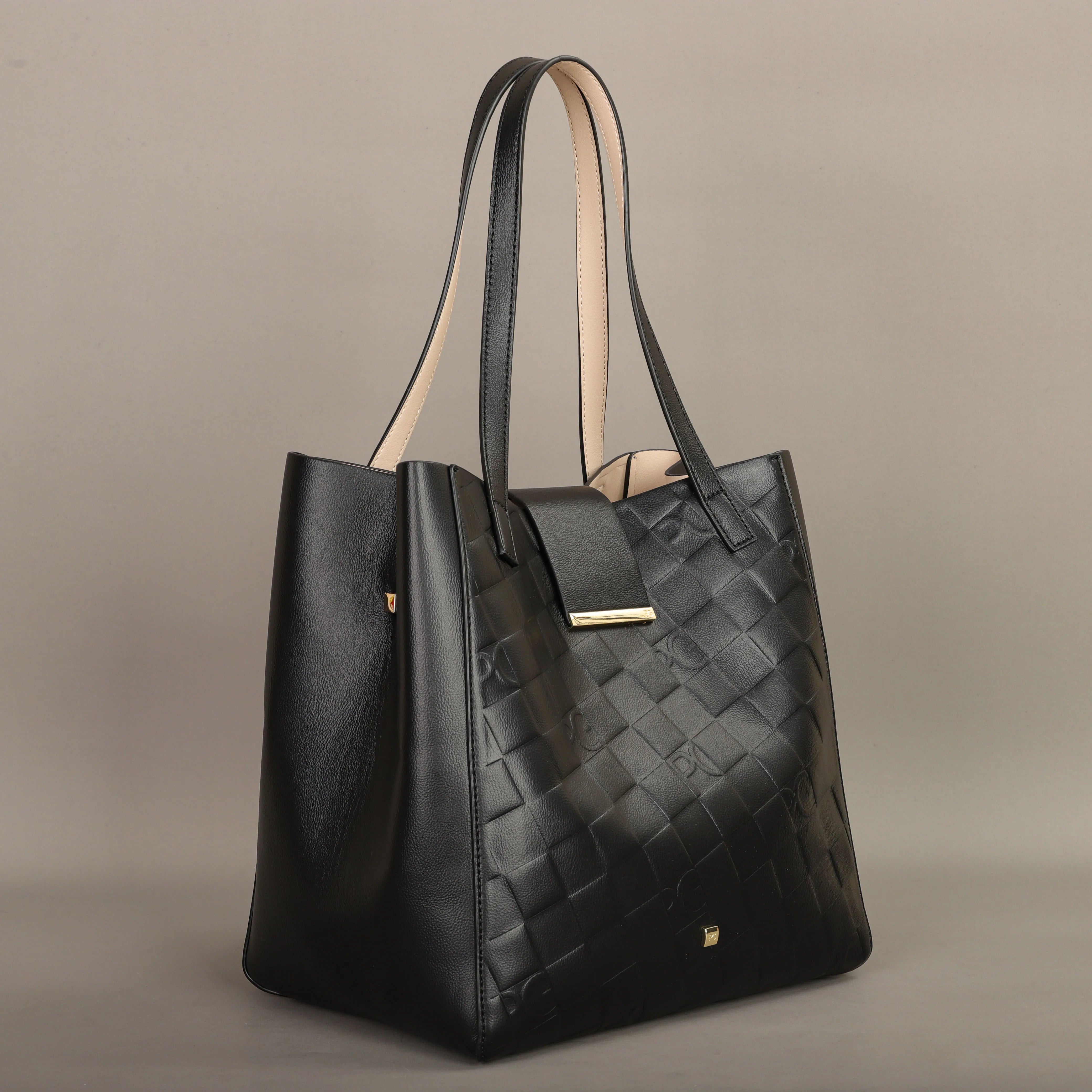 The Aria Shoulder Bag