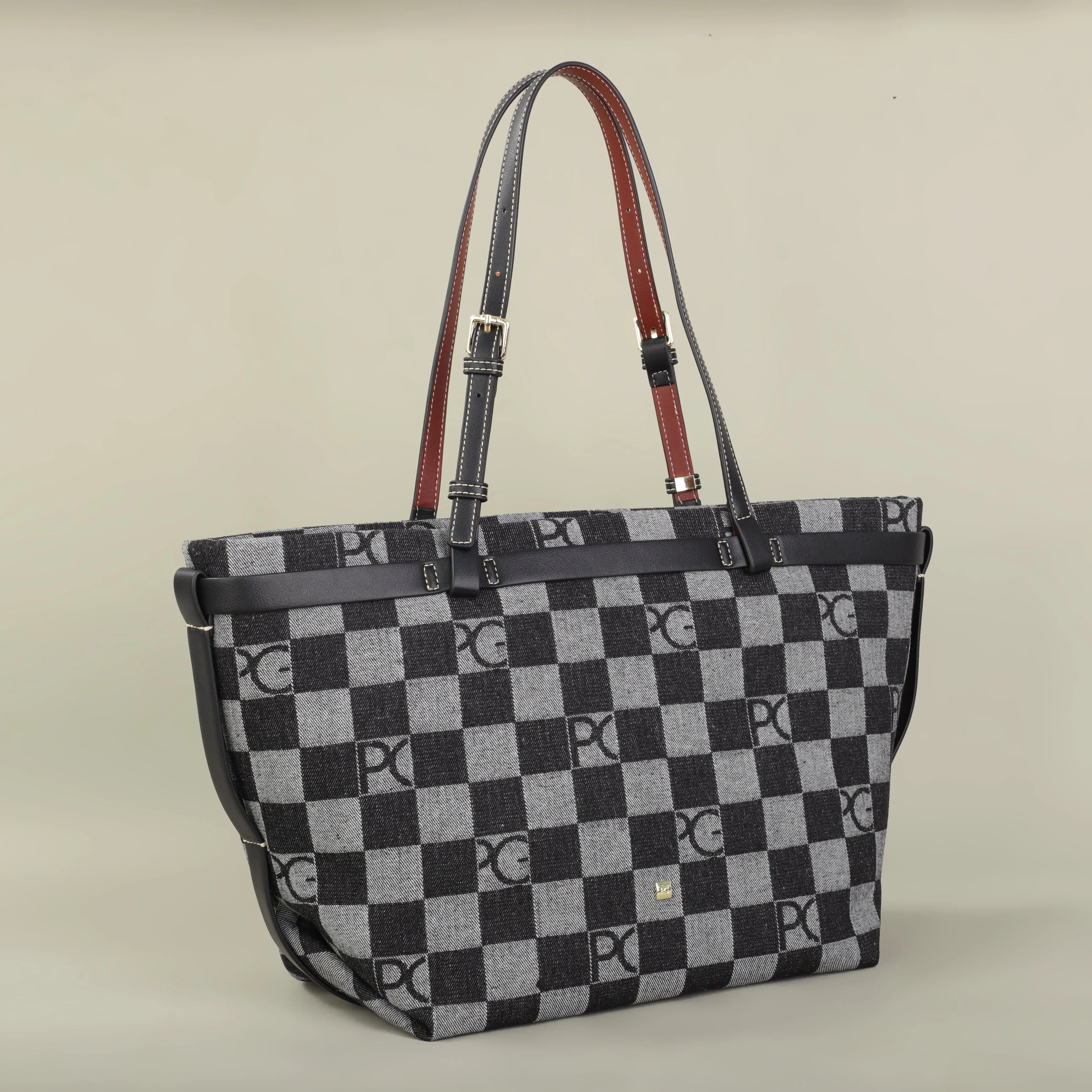 The Amara Shoulder Bag